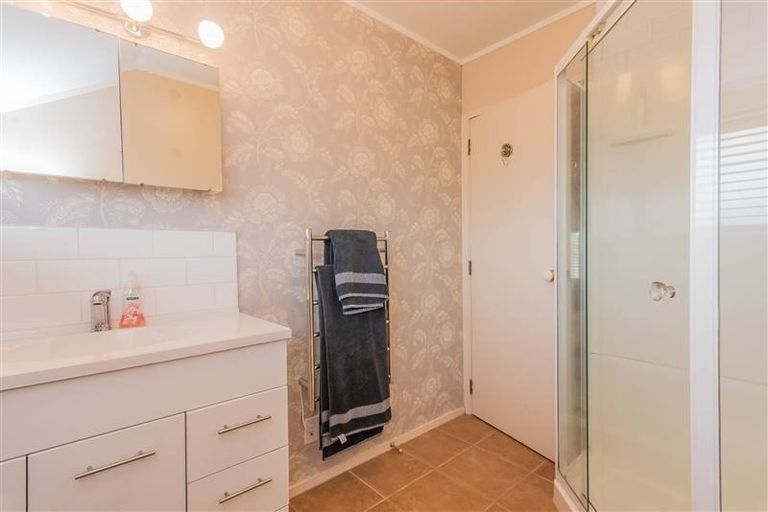 Photo of property in 3/95 Sturges Road, Henderson, Auckland, 0612