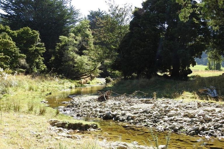 Photo of property in Ravenscliffe, 176 Woodside Road, Woodside, Outram, 9073