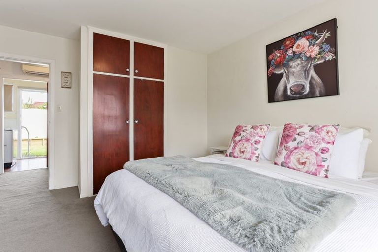 Photo of property in 11 Freebairn Street, Redwood, Christchurch, 8051