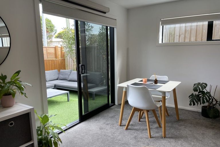 Photo of property in 86a Vodanovich Road, Te Atatu South, Auckland, 0610