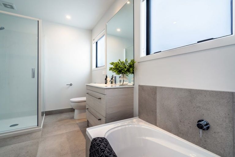 Photo of property in 5b Nea Place, Hillcrest, Auckland, 0627