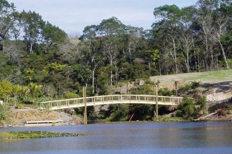 Photo of property in 20 Fairford Avenue, Henderson, Auckland, 0612