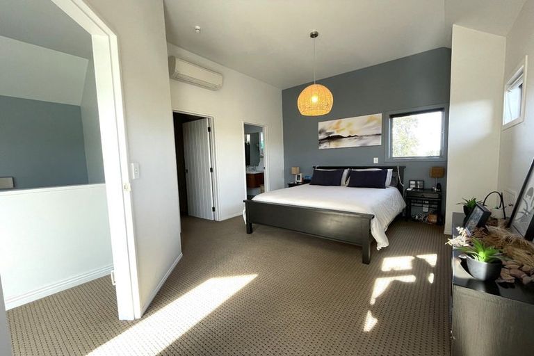 Photo of property in 15 Russell Drive, Oakura, 4314