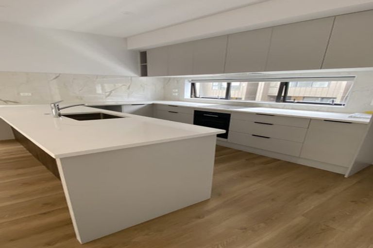 Photo of property in 32d Potter Avenue, Northcote, Auckland, 0627