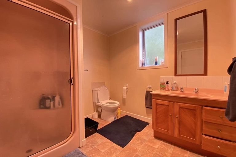 Photo of property in 14 Northcote Road, Takapuna, Auckland, 0622