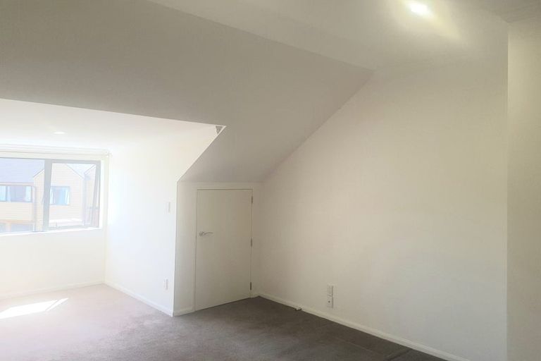 Photo of property in 60 Futuna Close, Karori, Wellington, 6012