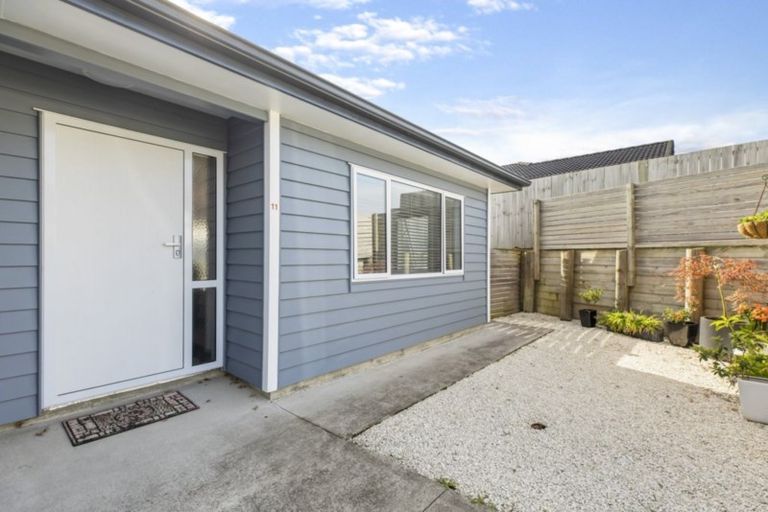 Photo of property in 11 Nirmal Place, Sunnyvale, Auckland, 0612