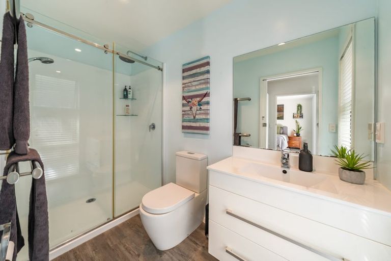 Photo of property in 32 King Charles Drive, Kingsley Heights, Upper Hutt, 5018