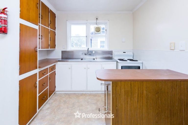 Photo of property in 42 Gibbons Street, Upper Hutt Central, Upper Hutt, 5018