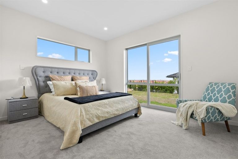 Photo of property in 11 Captain Rings Drive, Papakura, 2110