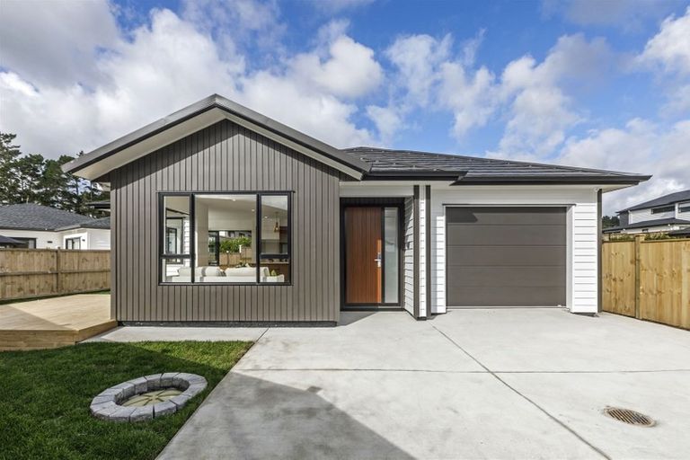 Photo of property in 23 Vinistra Road, Kumeu, 0810