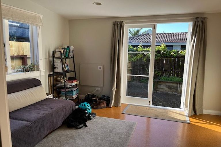 Photo of property in 22 St Michaels Avenue, Point Chevalier, Auckland, 1022