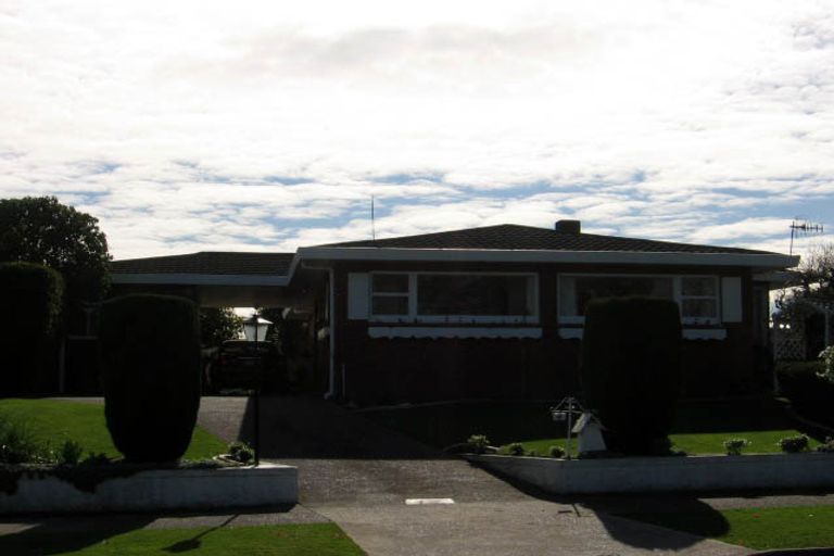 Photo of property in 4 Wikiriwhi Crescent, Awapuni, Palmerston North, 4412