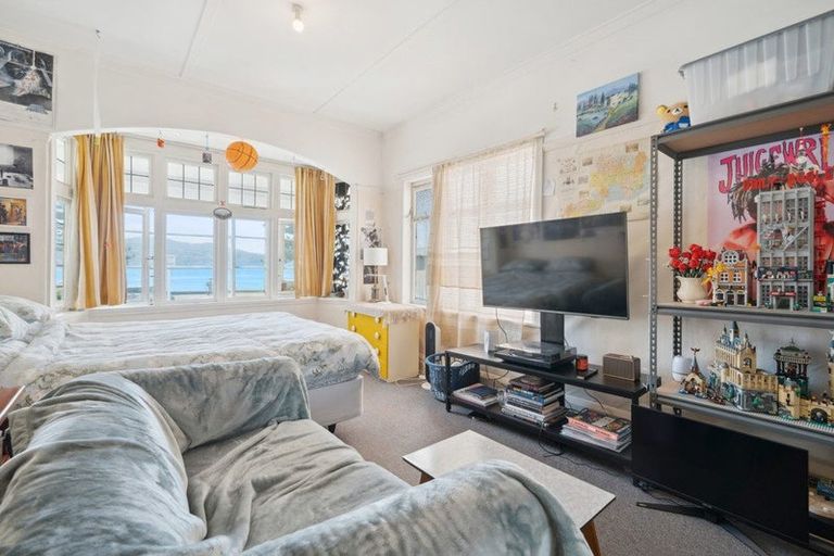 Photo of property in 230 Oriental Parade, Oriental Bay, Wellington, 6011