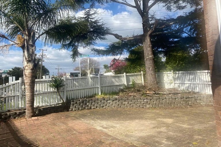 Photo of property in 115 View Road, Sunnyvale, Auckland, 0612