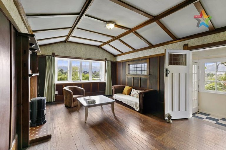 Photo of property in 261 Grounsell Crescent, Belmont, Lower Hutt, 5010