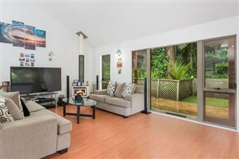 Photo of property in 2/48 Park Hill Road, Birkenhead, Auckland, 0626