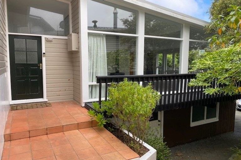 Photo of property in 9 Ardross Avenue, Khandallah, Wellington, 6035