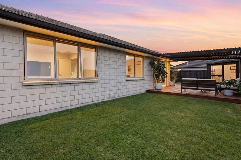 Photo of property in 33 Te Kio Crescent, Papamoa Beach, Papamoa, 3118