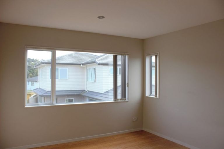 Photo of property in 76a Tamahere Drive, Glenfield, Auckland, 0629