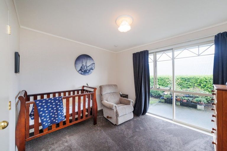 Photo of property in 24 Logan Way, Kelvin Grove, Palmerston North, 4414
