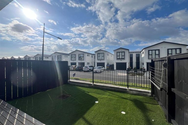 Photo of property in 62 Whare Kauri Road, Papakura, 2110