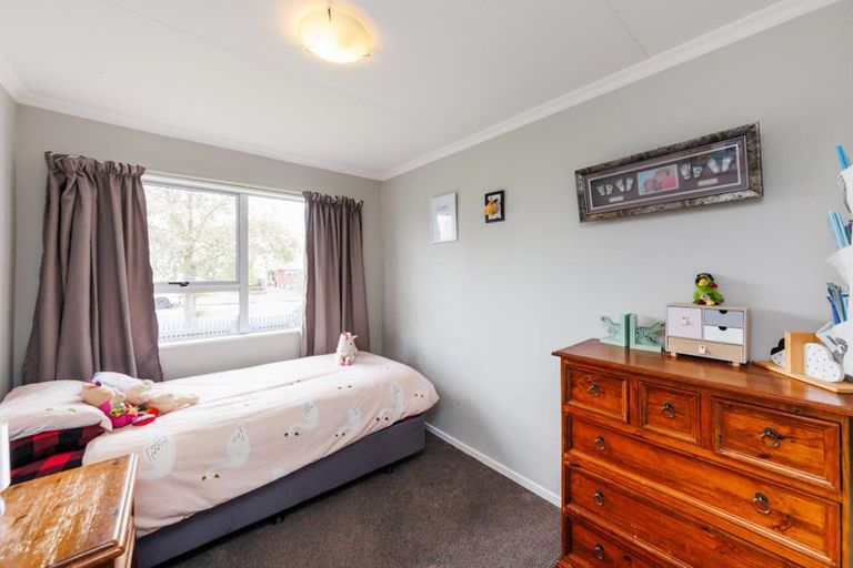 Photo of property in 8 Suzanne Grove, Kelvin Grove, Palmerston North, 4414