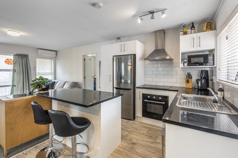 Photo of property in 2/121 Gardner Avenue, New Lynn, Auckland, 0600