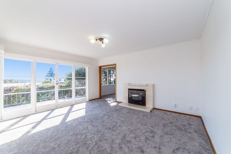 Photo of property in 4 Seaview Road, Glenfield, Auckland, 0629