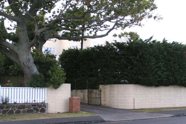 Photo of property in 208-210 Hurstmere Road, Takapuna, Auckland, 0622