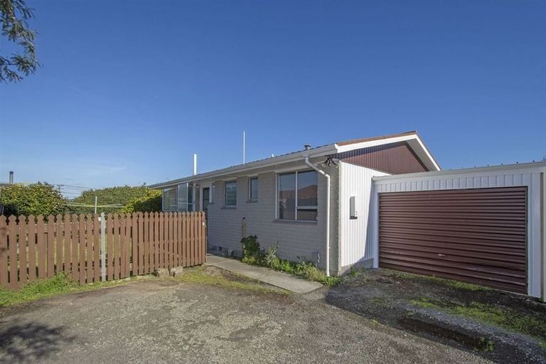 Photo of property in 2/5 Chilton Drive, Mairehau, Christchurch, 8052