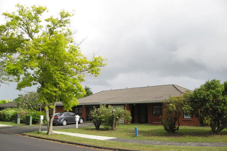 Photo of property in 2/2 Ross Martin Court, Conifer Grove, Takanini, 2112