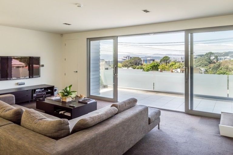 Photo of property in 1 Upper Lewisville Terrace, Thorndon, Wellington, 6011