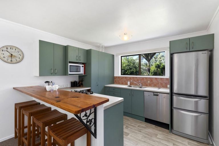 Photo of property in 9 Geoffrey Road, Torbay, Auckland, 0630