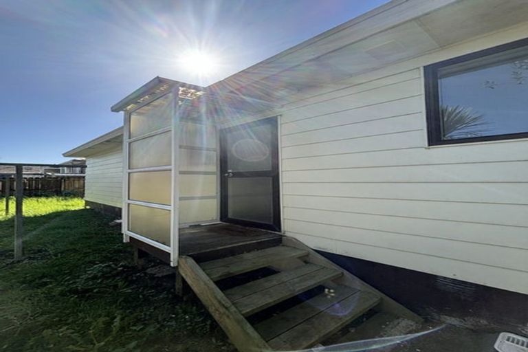 Photo of property in 2/9 Sparrow Place, Weymouth, Auckland, 2103