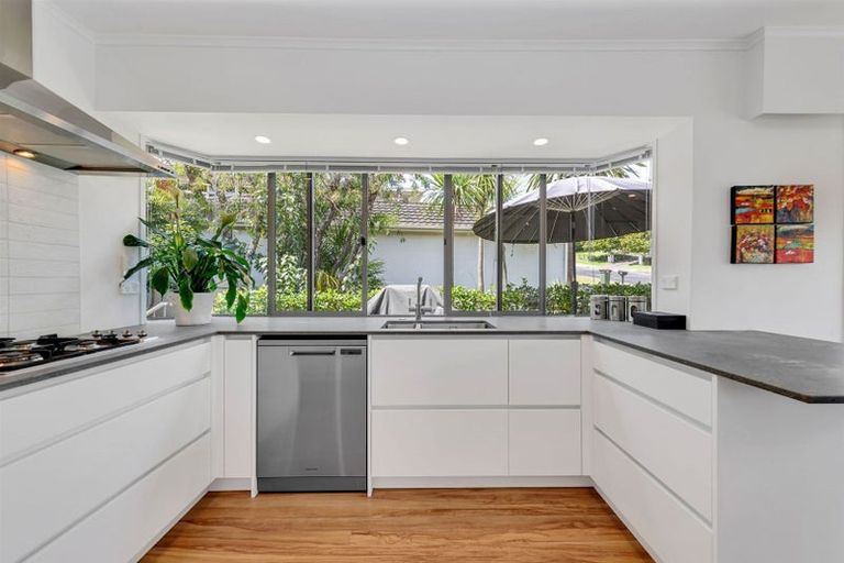 Photo of property in 5 Liston Crescent, Cockle Bay, Auckland, 2014