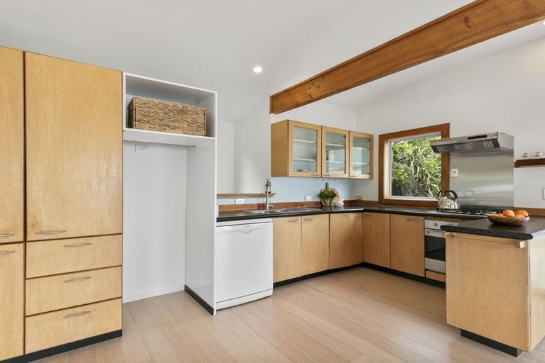 Photo of property in 32 Owhiro Bay Parade, Owhiro Bay, Wellington, 6023