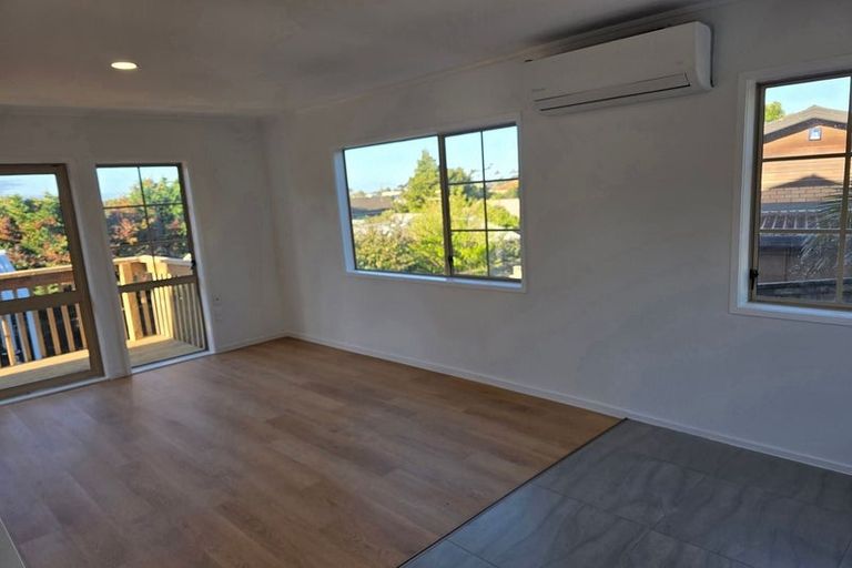 Photo of property in 66e Woodglen Road, Glen Eden, Auckland, 0602