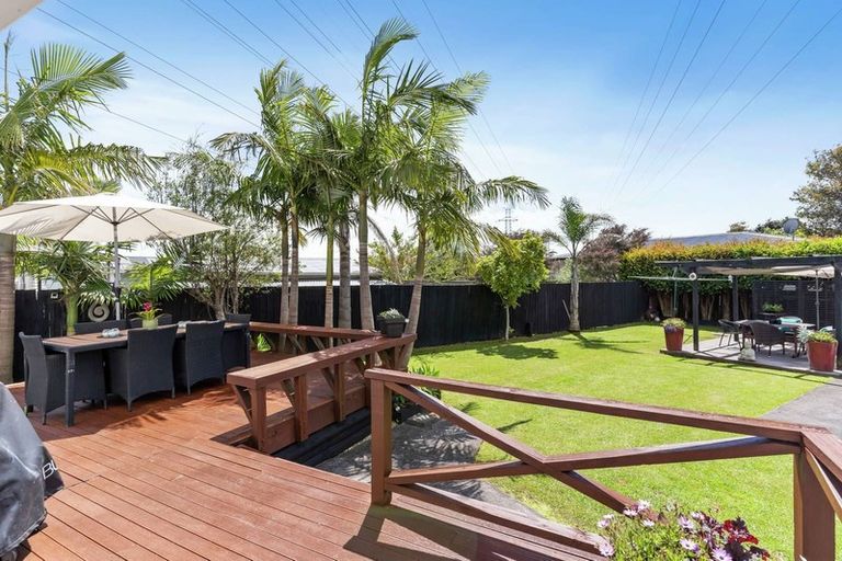 Photo of property in 70 Edgewater Drive, Pakuranga, Auckland, 2010