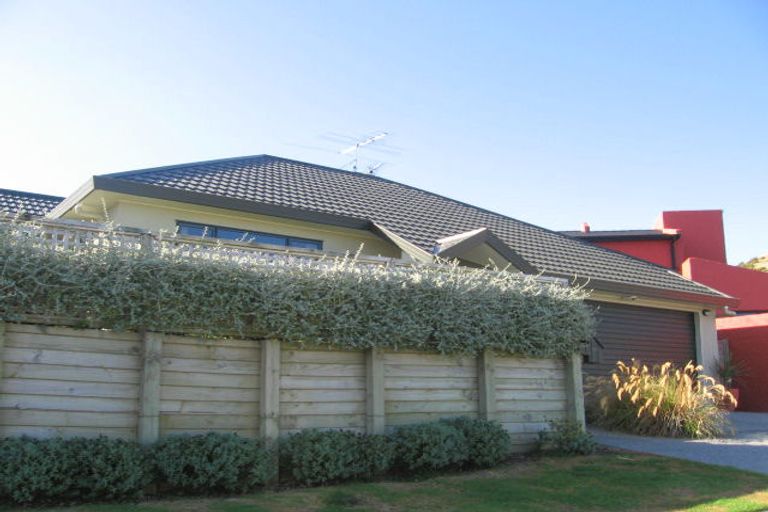 Photo of property in 141 Woodman Drive, Tawa, Wellington, 5028