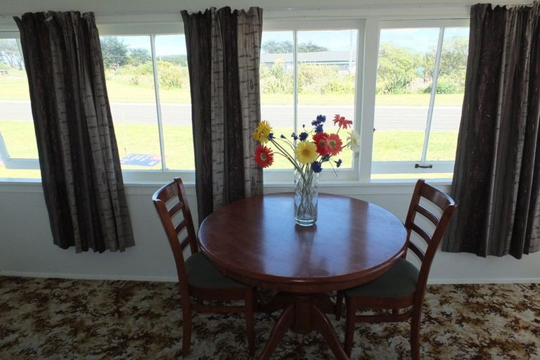 Photo of property in 19 Nash Parade, Foxton Beach, Foxton, 4815