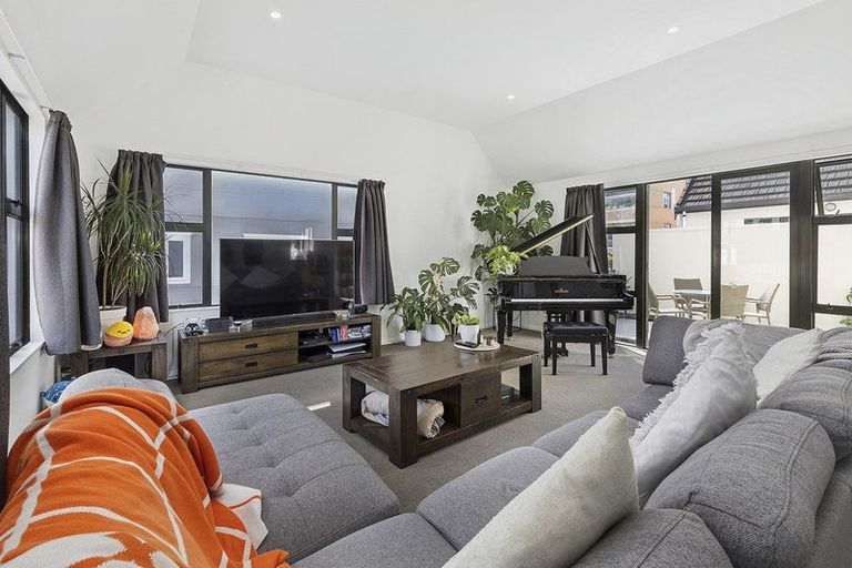 Photo of property in Victoria Town Houses, 1/219 Victoria Street, Te Aro, Wellington, 6011