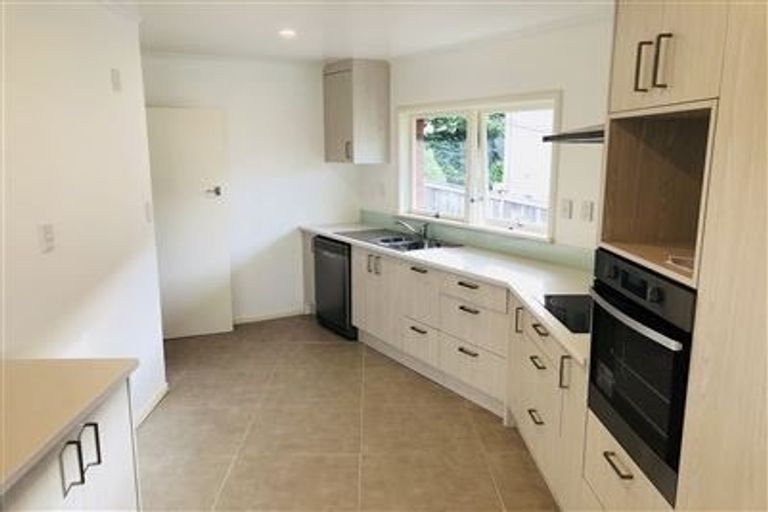 Photo of property in 7 Corunna Road, Milford, Auckland, 0620