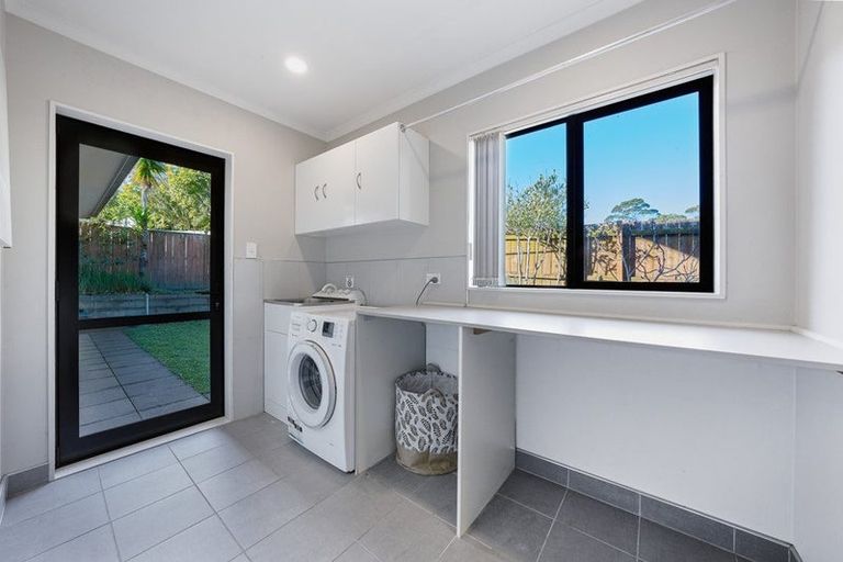 Photo of property in 22 Travis View Drive, Fairview Heights, Auckland, 0632