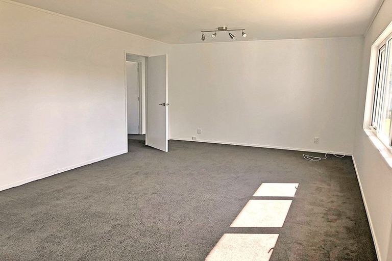 Photo of property in 1/18 Tironui Station Road East, Papakura, 2112