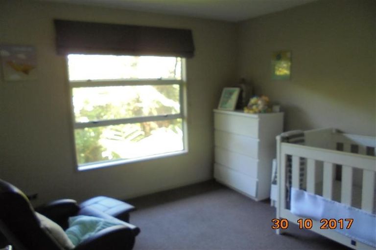 Photo of property in 10 Eastview Grove, Normandale, Lower Hutt, 5010