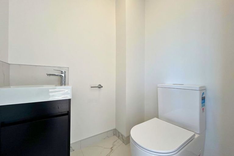 Photo of property in 723b Massey Road, Mangere, Auckland, 2022