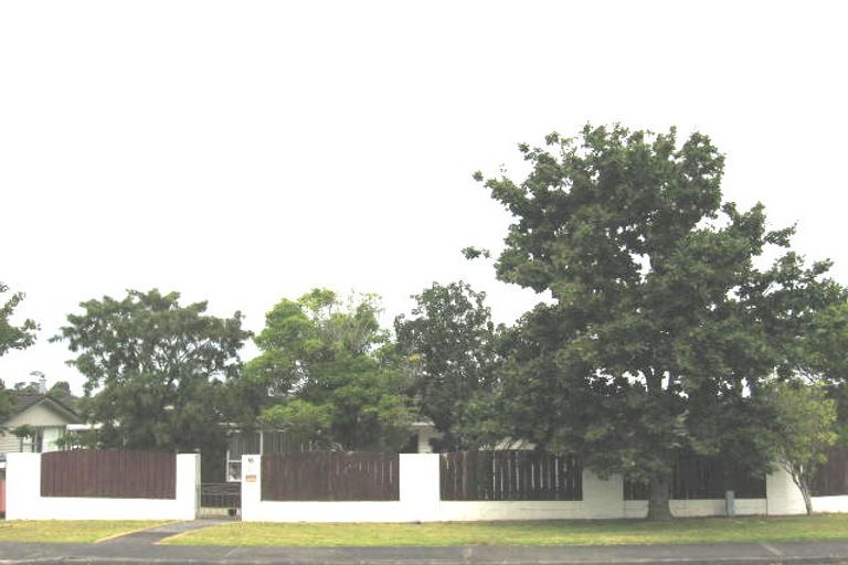 Photo of property in 1a Erica Road, Sunnynook, Auckland, 0620