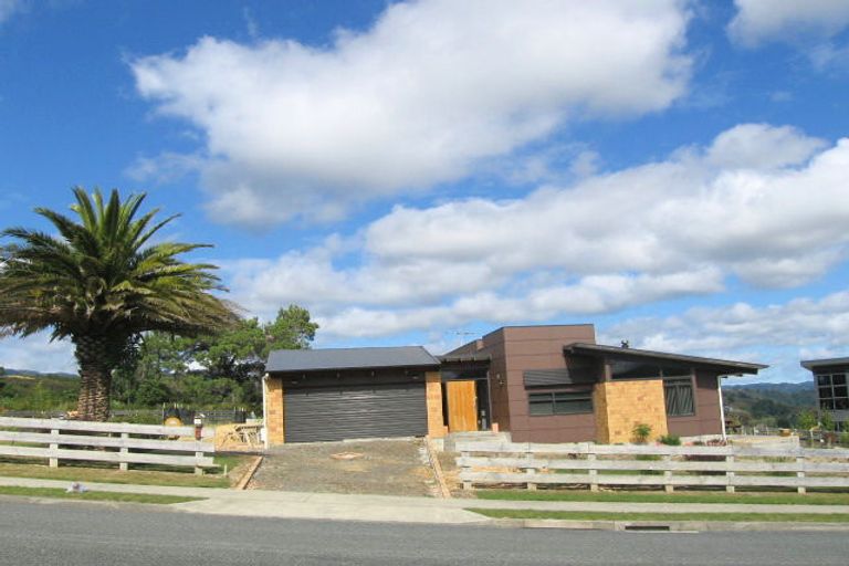 Photo of property in 24 Mount Marua Way, Timberlea, Upper Hutt, 5018