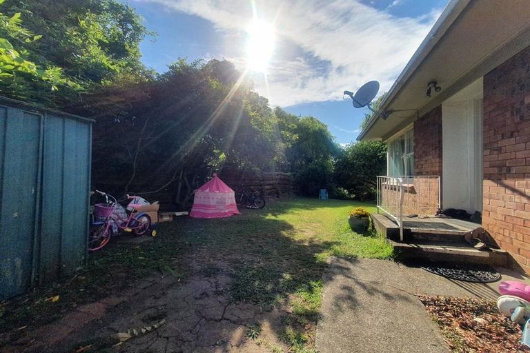 Photo of property in 2/16 Kapiti Place, Sunnynook, Auckland, 0620